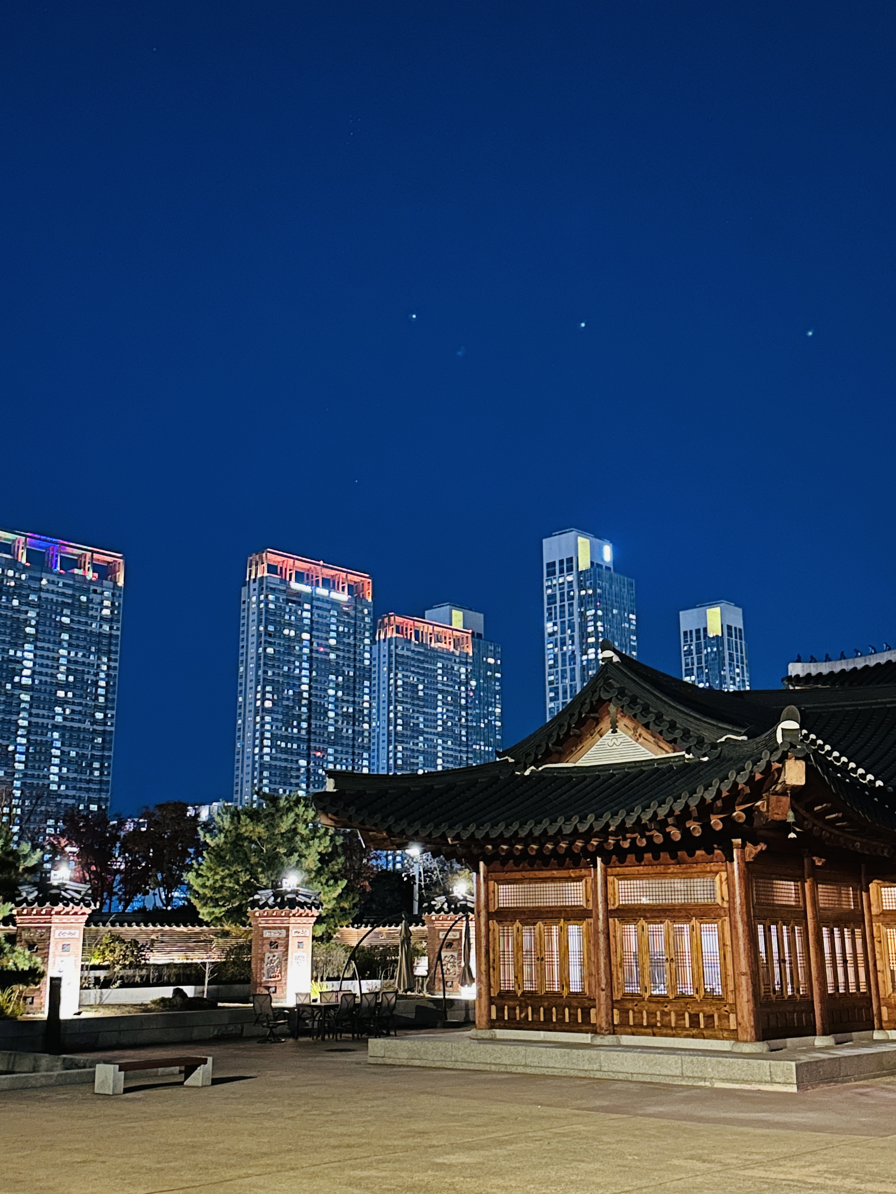 Geongwonjae by Walkerhill from the inside